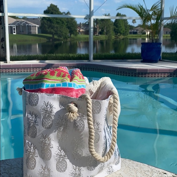Riah Fashion Bags New Silver Pineapple Print Natural Rope Handle